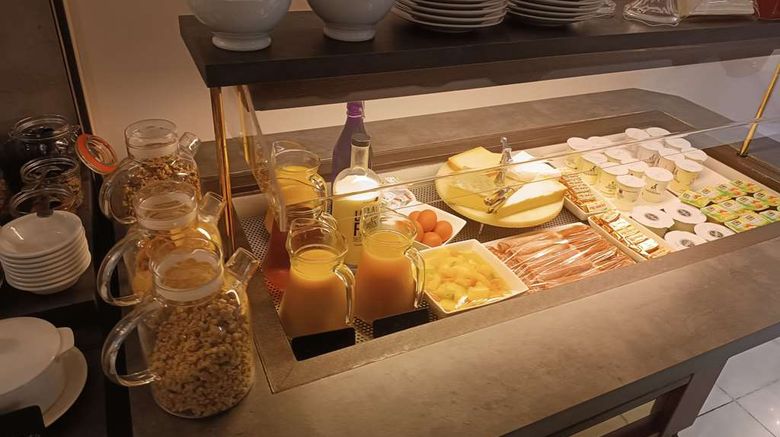 <b>Hotel des Deux Moulins Restaurant</b>. Images powered by <a href="https://iceportal.shijigroup.com/" title="IcePortal" target="_blank">IcePortal</a>.