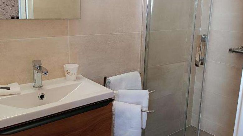 <b>Hotel des Deux Moulins Room</b>. Images powered by <a href="https://iceportal.shijigroup.com/" title="IcePortal" target="_blank">IcePortal</a>.