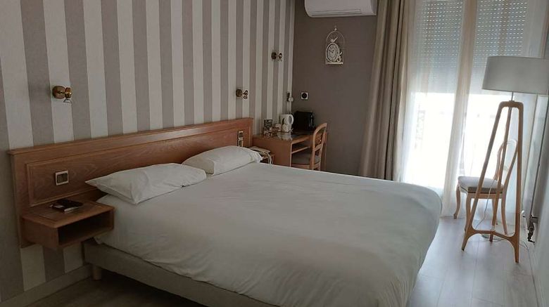 <b>Hotel des Deux Moulins Room</b>. Images powered by <a href="https://iceportal.shijigroup.com/" title="IcePortal" target="_blank">IcePortal</a>.