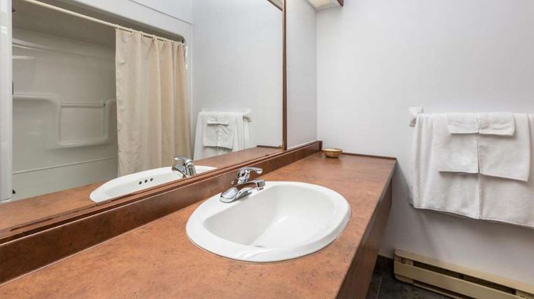 <b>Hotel Baie-Saint-Paul Room</b>. Images powered by <a href="https://iceportal.shijigroup.com/" title="IcePortal" target="_blank">IcePortal</a>.
