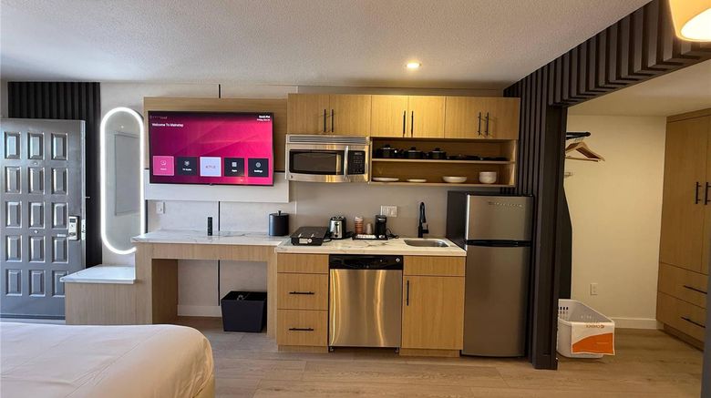 <b>MainStay Suites Room</b>. Images powered by <a href="https://iceportal.shijigroup.com/" title="IcePortal" target="_blank">IcePortal</a>.