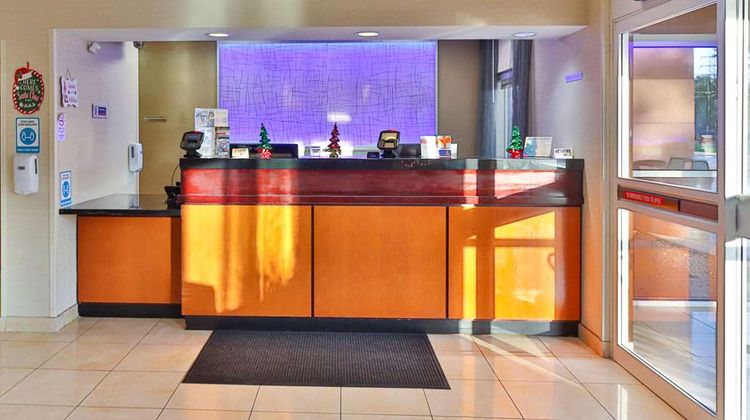 Comfort Inn & Suites Lobby