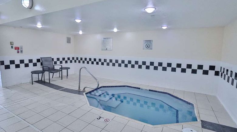 <b>Comfort Inn & Suites Pool</b>. Images powered by <a href="https://iceportal.shijigroup.com/" title="IcePortal" target="_blank">IcePortal</a>.