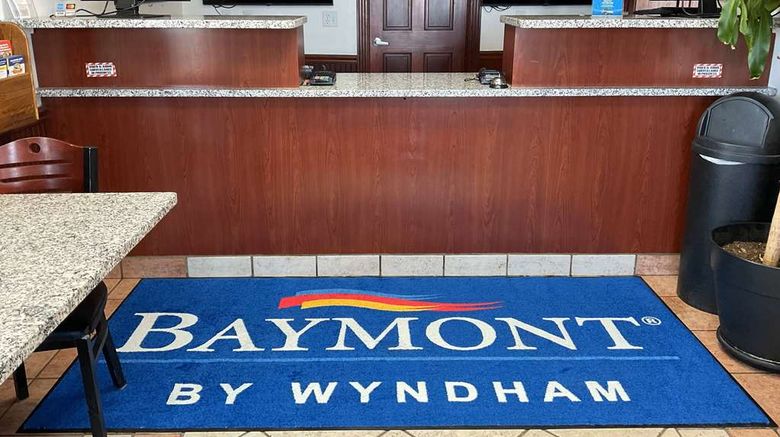 <b>Baymont by Wyndham Petoskey Lobby</b>. Images powered by <a href="https://iceportal.shijigroup.com/" title="IcePortal" target="_blank">IcePortal</a>.