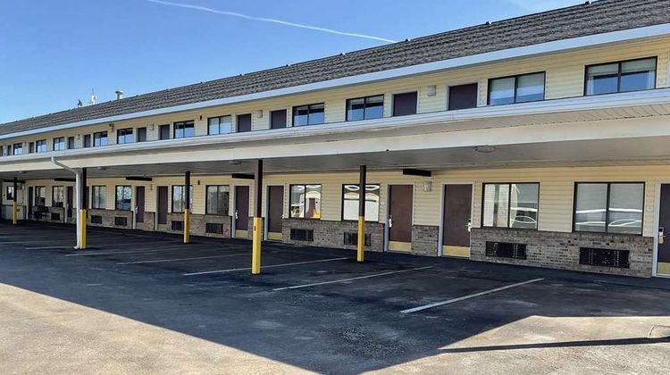 Baymont by Wyndham Petoskey Exterior