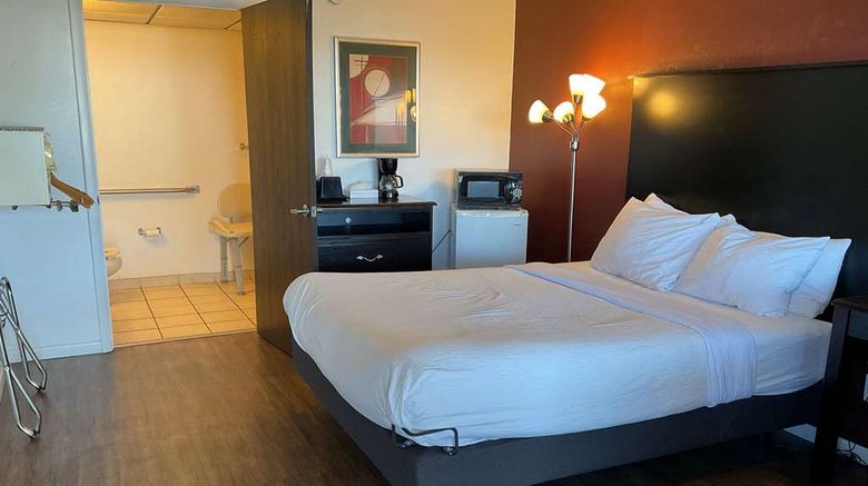 <b>Baymont by Wyndham Petoskey Room</b>. Images powered by <a href="https://iceportal.shijigroup.com/" title="IcePortal" target="_blank">IcePortal</a>.