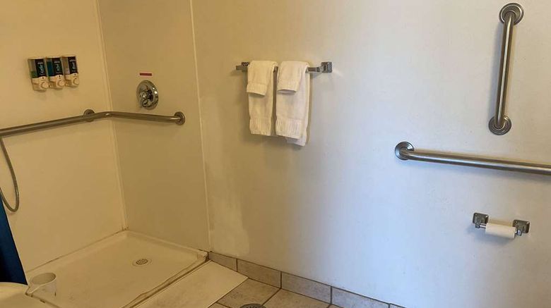 <b>Baymont by Wyndham Petoskey Room</b>. Images powered by <a href="https://iceportal.shijigroup.com/" title="IcePortal" target="_blank">IcePortal</a>.
