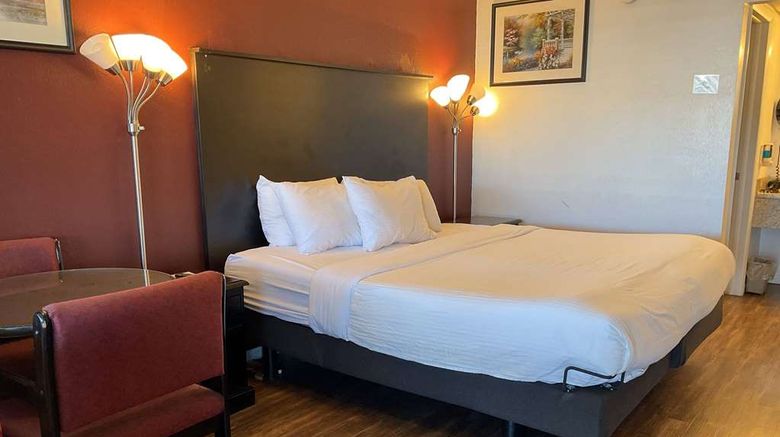 <b>Baymont by Wyndham Petoskey Room</b>. Images powered by <a href="https://iceportal.shijigroup.com/" title="IcePortal" target="_blank">IcePortal</a>.