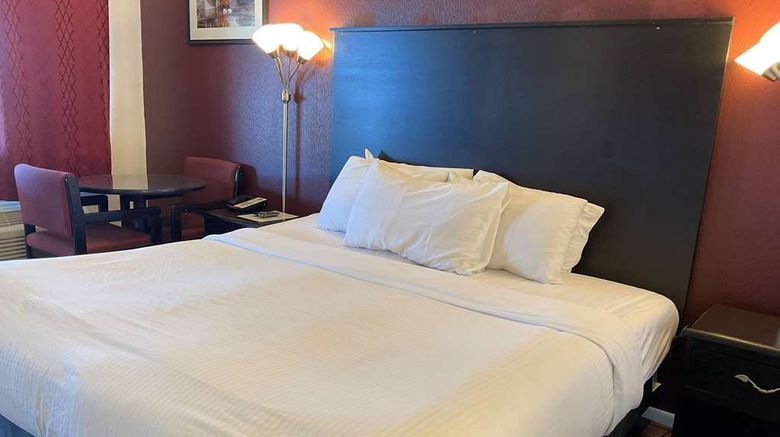 <b>Baymont by Wyndham Petoskey Room</b>. Images powered by <a href="https://iceportal.shijigroup.com/" title="IcePortal" target="_blank">IcePortal</a>.