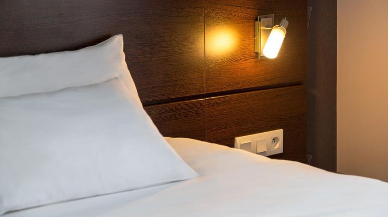 <b>Urban Style Hotel le Cheval Noir Room</b>. Images powered by <a href="https://iceportal.shijigroup.com/" title="IcePortal" target="_blank">IcePortal</a>.