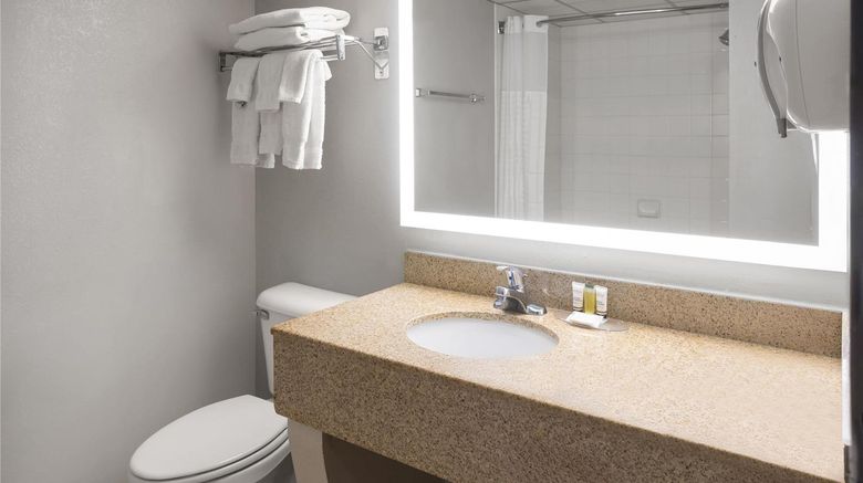 <b>Baymont by Wyndham Westampton Suite</b>. Images powered by <a href="https://iceportal.shijigroup.com/" title="IcePortal" target="_blank">IcePortal</a>.