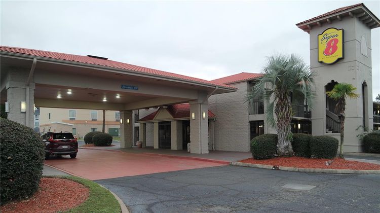 Super 8 by Wyndham Savannah Exterior