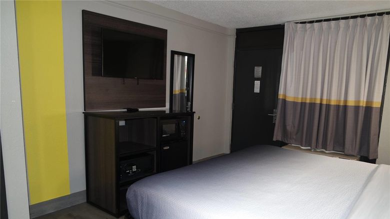<b>Super 8 by Wyndham Savannah Room</b>. Images powered by <a href="https://iceportal.shijigroup.com/" title="IcePortal" target="_blank">IcePortal</a>.
