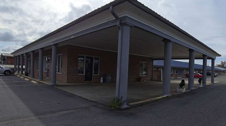 <b>Travelodge by Wyndham Thomasville Exterior</b>. Images powered by <a href="https://iceportal.shijigroup.com/" title="IcePortal" target="_blank">IcePortal</a>.