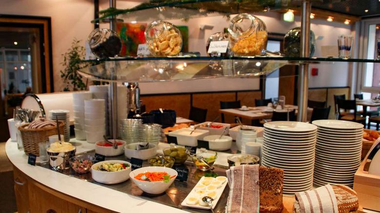 <b>Stadthotel Engel Restaurant</b>. Images powered by <a href="https://iceportal.shijigroup.com/" title="IcePortal" target="_blank">IcePortal</a>.