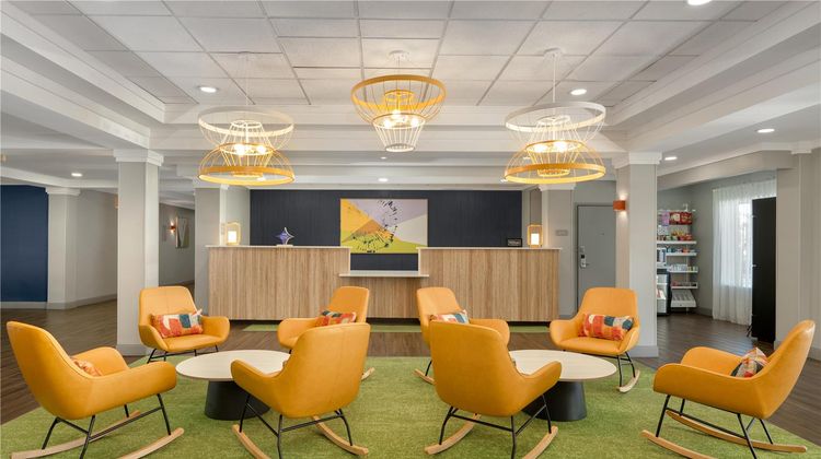 Spark by Hilton Murfreesboro Lobby