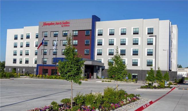 Hampton Inn and Suites Irving Hwy 183 Exterior