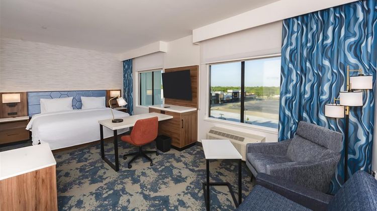Hampton Inn and Suites Irving Hwy 183 Room