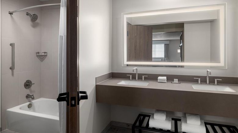 <b>Starlite Yellowstone Room</b>. Images powered by <a href="https://iceportal.shijigroup.com/" title="IcePortal" target="_blank">IcePortal</a>.