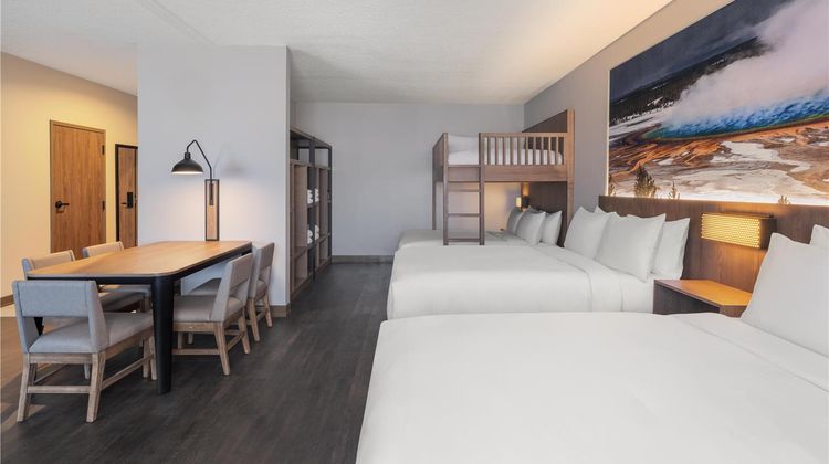 Starlite Yellowstone Room
