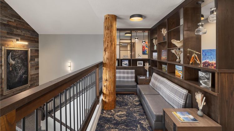 Starlite Yellowstone Lobby