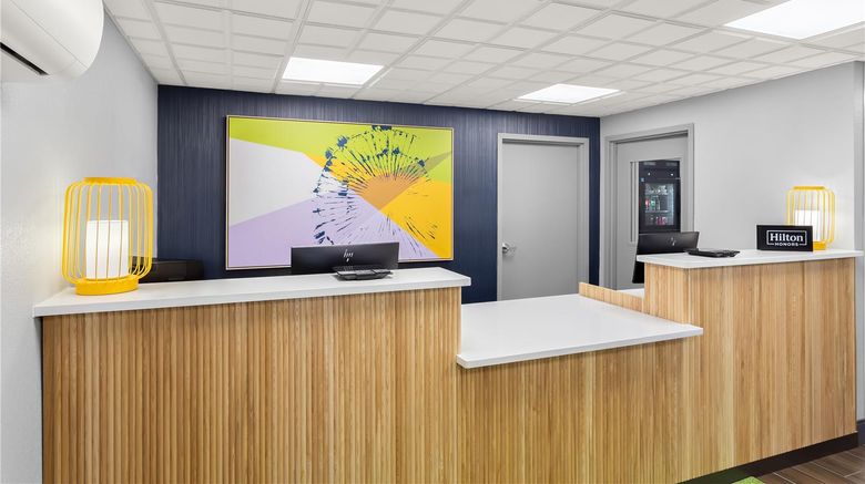 <b>Spark by Hilton Beckley Lobby</b>. Images powered by <a href="https://iceportal.shijigroup.com/" title="IcePortal" target="_blank">IcePortal</a>.