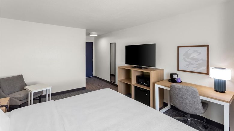 <b>Spark by Hilton Beckley Room</b>. Images powered by <a href="https://iceportal.shijigroup.com/" title="IcePortal" target="_blank">IcePortal</a>.