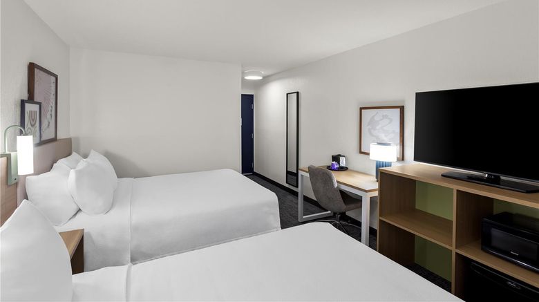 <b>Spark by Hilton Beckley Room</b>. Images powered by <a href="https://iceportal.shijigroup.com/" title="IcePortal" target="_blank">IcePortal</a>.