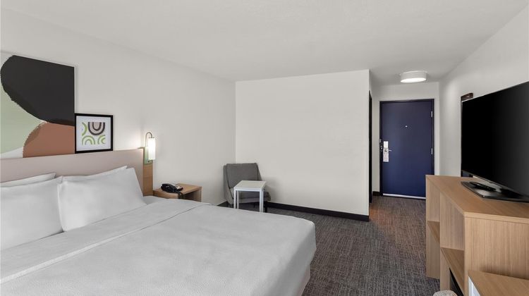Spark by Hilton Beckley Room