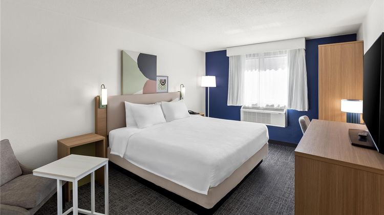 Spark by Hilton Beckley Room