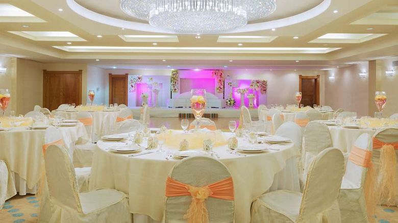 <b>Coral Beach Resort Sharjah Restaurant</b>. Images powered by <a href="https://iceportal.shijigroup.com/" title="IcePortal" target="_blank">IcePortal</a>.