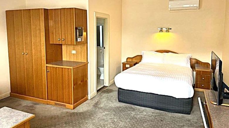 <b>Glenelg Motel Room</b>. Images powered by <a href="https://iceportal.shijigroup.com/" title="IcePortal" target="_blank">IcePortal</a>.