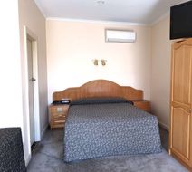Glenelg Motel Room