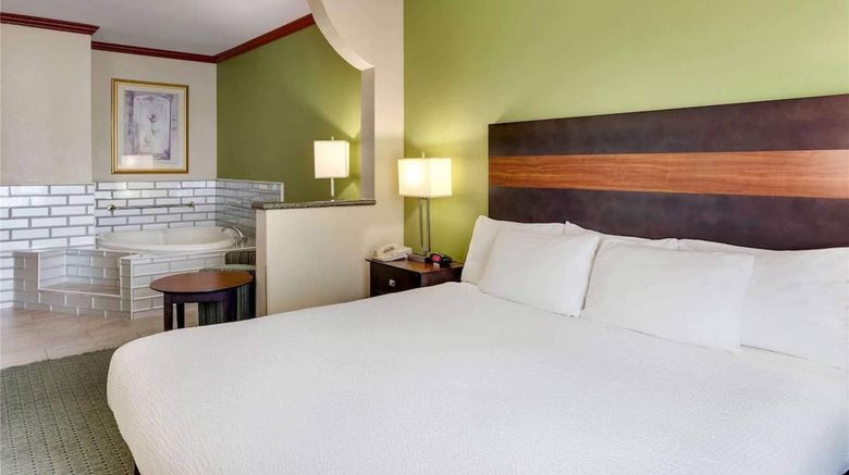 <b>Comfort Inn and Suites Waco Woodway Room</b>. Images powered by <a href="https://iceportal.shijigroup.com/" title="IcePortal" target="_blank">IcePortal</a>.