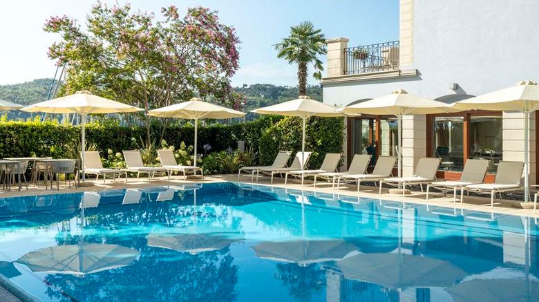 <b>Bellerive Lifestyle Hotel Pool</b>. Images powered by <a href="https://iceportal.shijigroup.com/" title="IcePortal" target="_blank">IcePortal</a>.