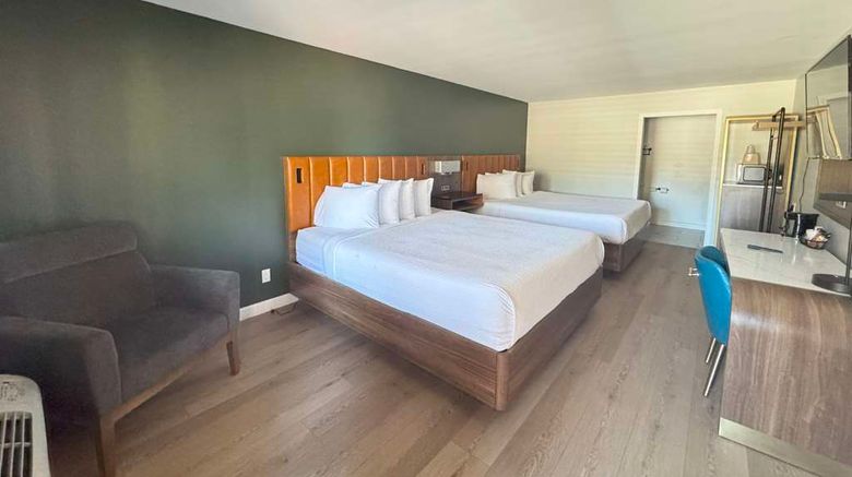<b>SureStay by Best Western Morgan Hill Room</b>. Images powered by <a href="https://iceportal.shijigroup.com/" title="IcePortal" target="_blank">IcePortal</a>.