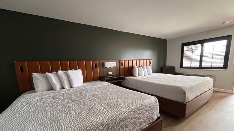 <b>SureStay by Best Western Morgan Hill Room</b>. Images powered by <a href="https://iceportal.shijigroup.com/" title="IcePortal" target="_blank">IcePortal</a>.