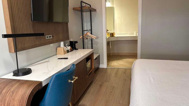 <b>SureStay by Best Western Morgan Hill Room</b>. Images powered by <a href="https://iceportal.shijigroup.com/" title="IcePortal" target="_blank">IcePortal</a>.