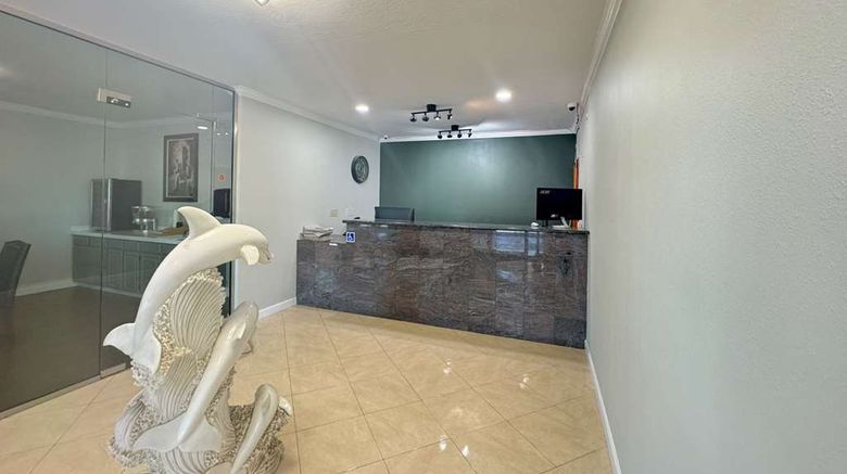 <b>SureStay by Best Western Morgan Hill Lobby</b>. Images powered by <a href="https://iceportal.shijigroup.com/" title="IcePortal" target="_blank">IcePortal</a>.