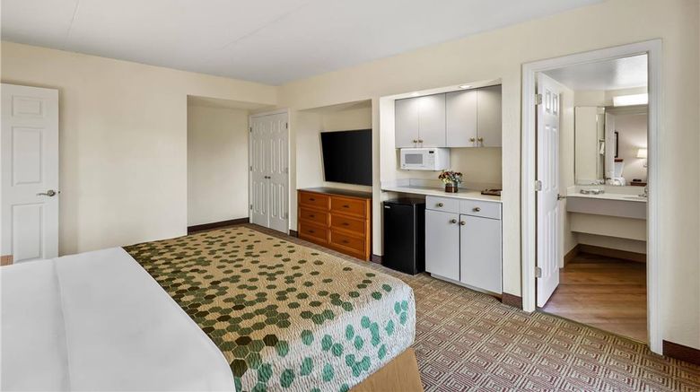 <b>Econo Lodge Augusta North -Washington Rd Suite</b>. Images powered by <a href="https://iceportal.shijigroup.com/" title="IcePortal" target="_blank">IcePortal</a>.