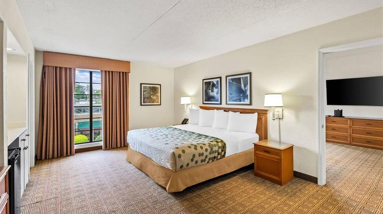 Econo Lodge Augusta North -Washington Rd Suite