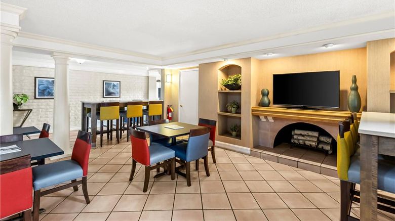 <b>Econo Lodge Augusta North -Washington Rd Lobby</b>. Images powered by <a href="https://iceportal.shijigroup.com/" title="IcePortal" target="_blank">IcePortal</a>.