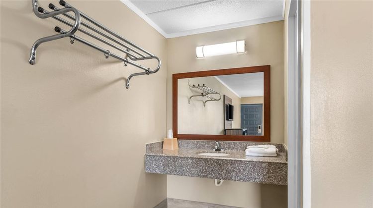 Rodeway Inn Charlotte South Room