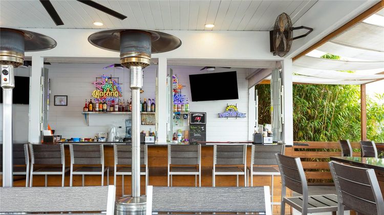 PaddleTail Waterfront Lodge Restaurant