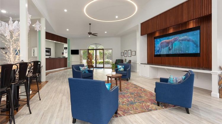 PaddleTail Waterfront Lodge Lobby