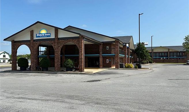 Days Inn by Wyndham Clanton Exterior