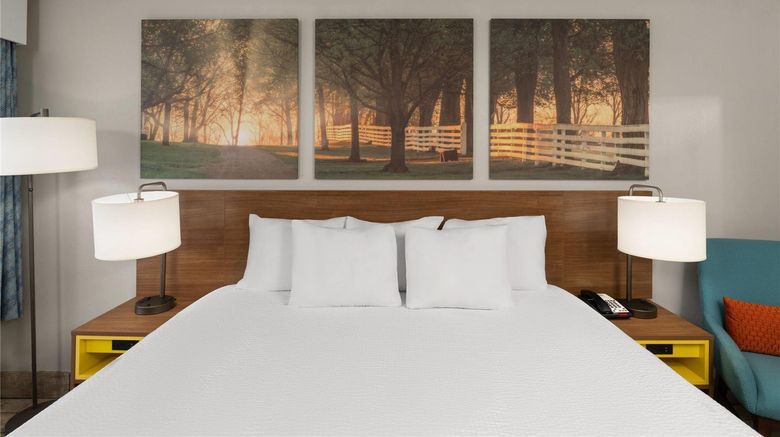 <b>Days Inn by Wyndham Clanton Room</b>. Images powered by <a href="https://iceportal.shijigroup.com/" title="IcePortal" target="_blank">IcePortal</a>.