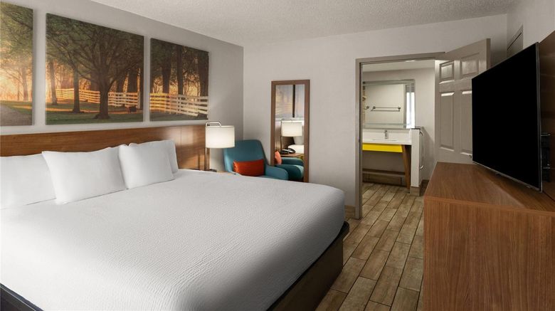 <b>Days Inn by Wyndham Clanton Room</b>. Images powered by <a href="https://iceportal.shijigroup.com/" title="IcePortal" target="_blank">IcePortal</a>.