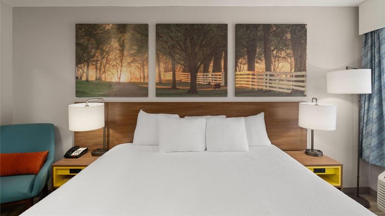 <b>Days Inn by Wyndham Clanton Room</b>. Images powered by <a href="https://iceportal.shijigroup.com/" title="IcePortal" target="_blank">IcePortal</a>.