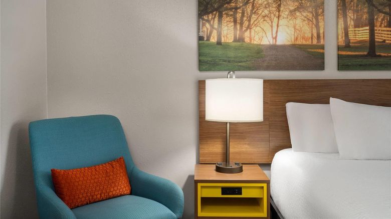 <b>Days Inn by Wyndham Clanton Room</b>. Images powered by <a href="https://iceportal.shijigroup.com/" title="IcePortal" target="_blank">IcePortal</a>.